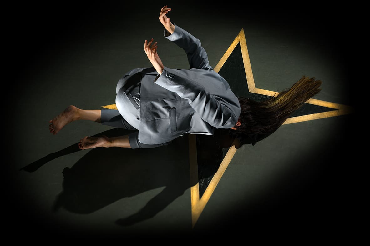 Finding your Compass 35 - Milette Raats - 30 x 45 cm Museum glass